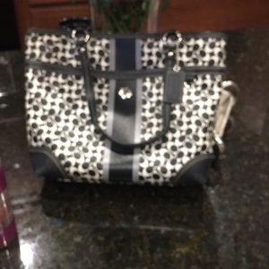 Original coach logo purse. In great shape.